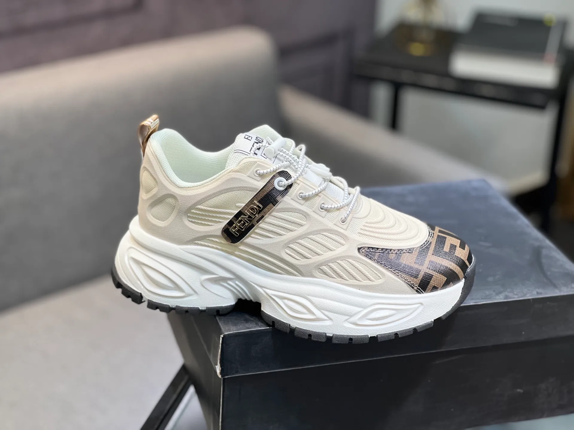Men's men's shoes 💰440 [FENDI] new 🙈 casual shoes with first-class workmanship, 💪💪💪cowhide uppers ➕ genuine leather feet, 👻suitable for all kinds of travel! Number of yards 38-44
